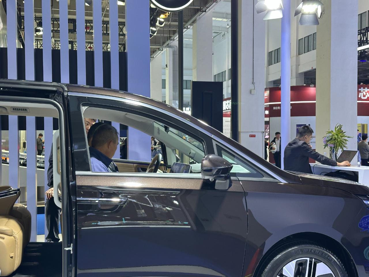 政策与市场共促格局演变 10月汽车产销创新高