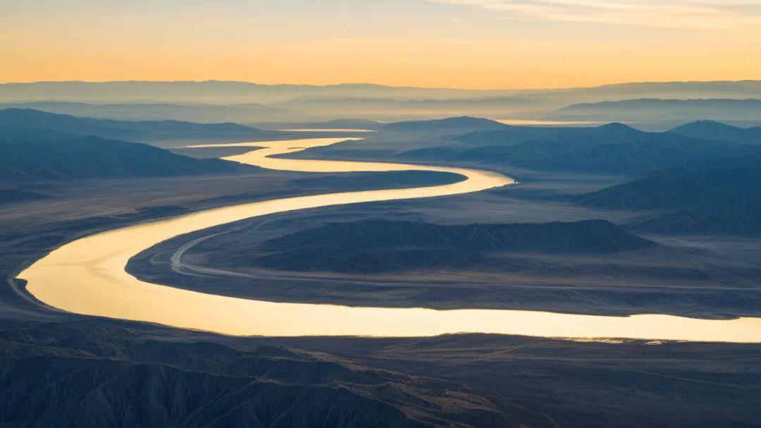 全球经济宏大叙事：关税、美元与科技趋势的逆转可能性分析