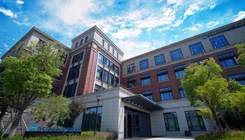 强一股份采销两端双集中，依赖关联客户，毛利率已远超同行