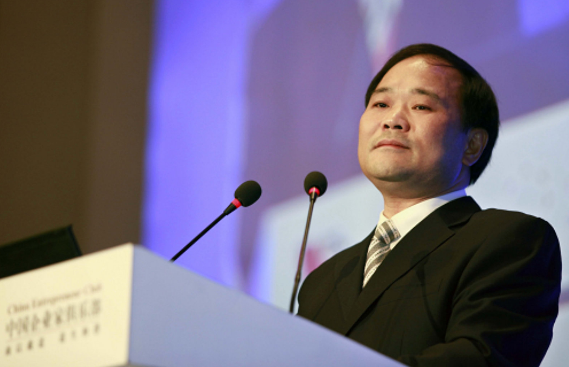 李书福14亿投资极星5个月亏损过半，高端新能源梦为何受挫？