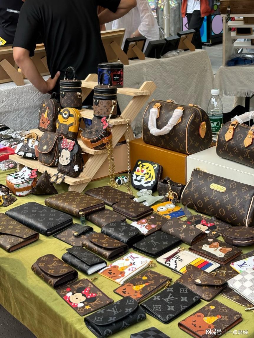 2025双11：折扣奢侈品爆火背后的真相与消费新趋势