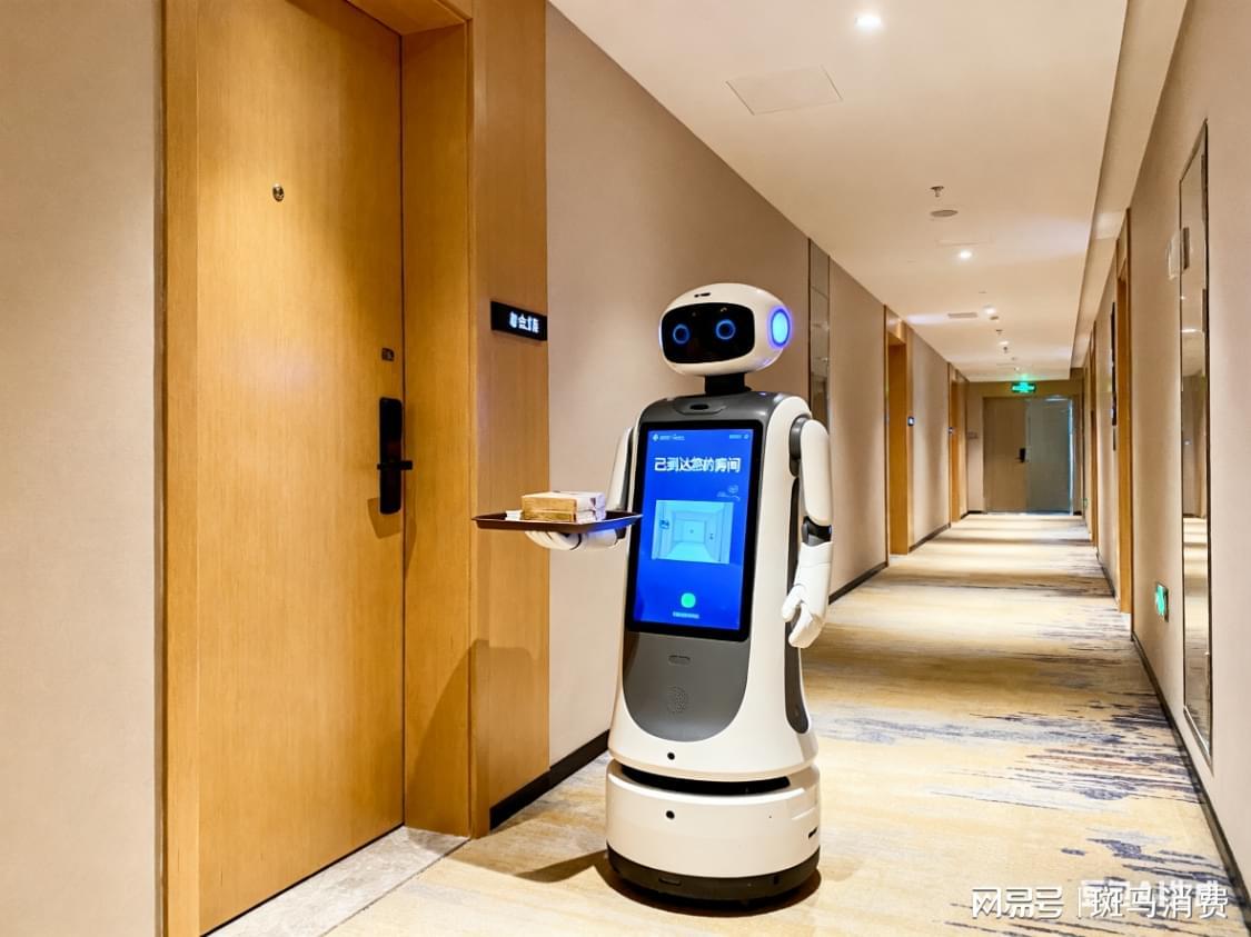 酒店机器人行业价格战：从13万暴跌至1.3万背后的生存挑战