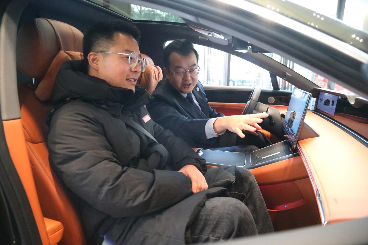 三季报揭晓：小鹏、零跑、吉利业绩亮眼，新能源车企转型加速