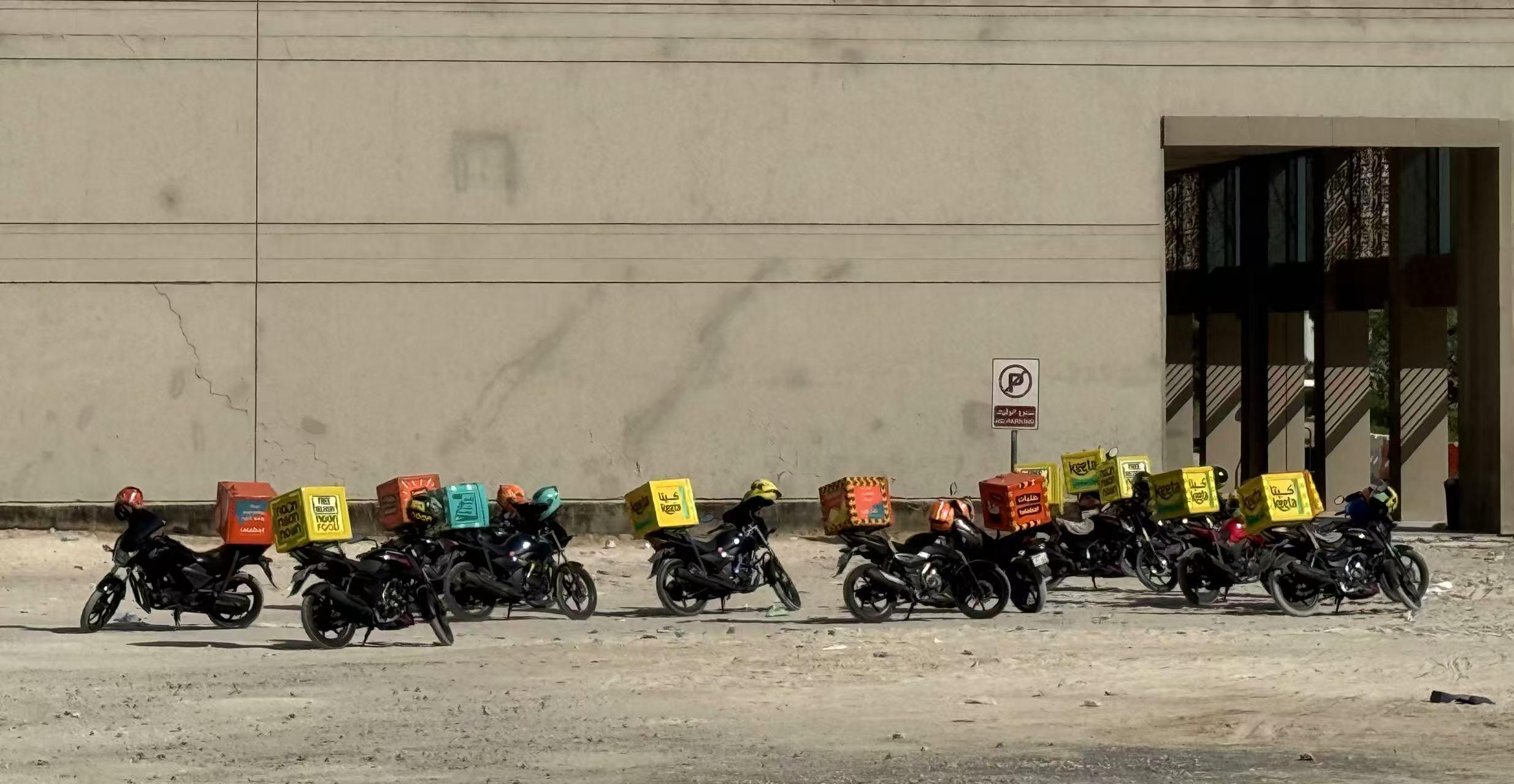 迪拜外卖市场：中国平台如何挑战本土巨头，突破运力与文化壁垒？