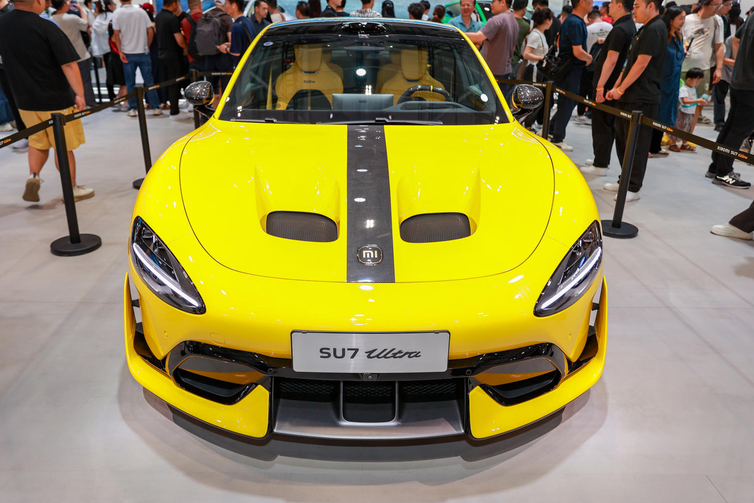 小米汽车“挖孔机盖”虚假宣传案再开庭，法务称雷军微博已删不误导