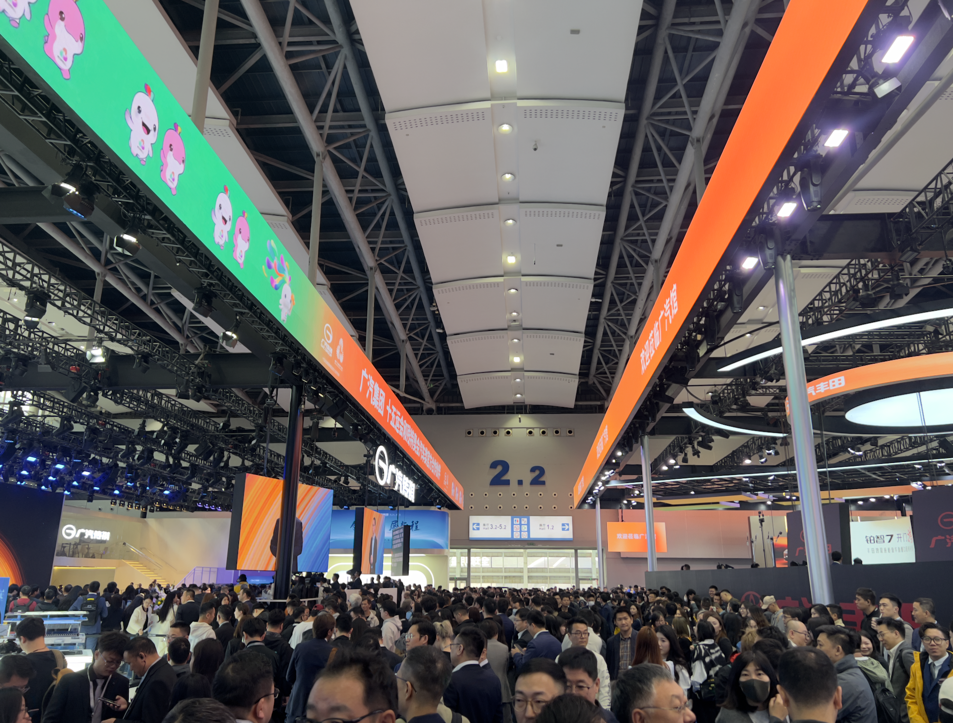 广州车展亮点：小米送车模、古天乐助阵，揭秘汽车产业新趋势