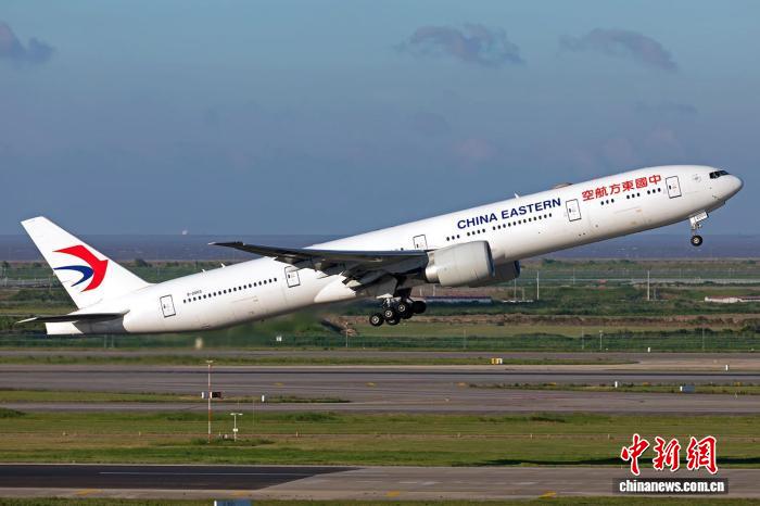 东航波音777-300ER大型宽体客机从浦东国际机场起飞。东航供图