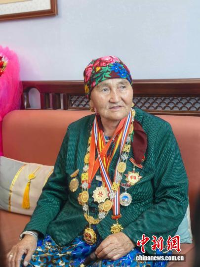 布茹玛汗·毛勒朵：60载守护‘西极’边境 刻石铭刻爱国情