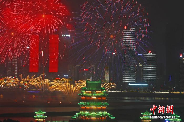 2023年南昌迎春烟花晚会资料图