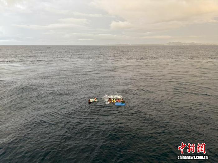海南洋浦渔船翻扣救援行动
