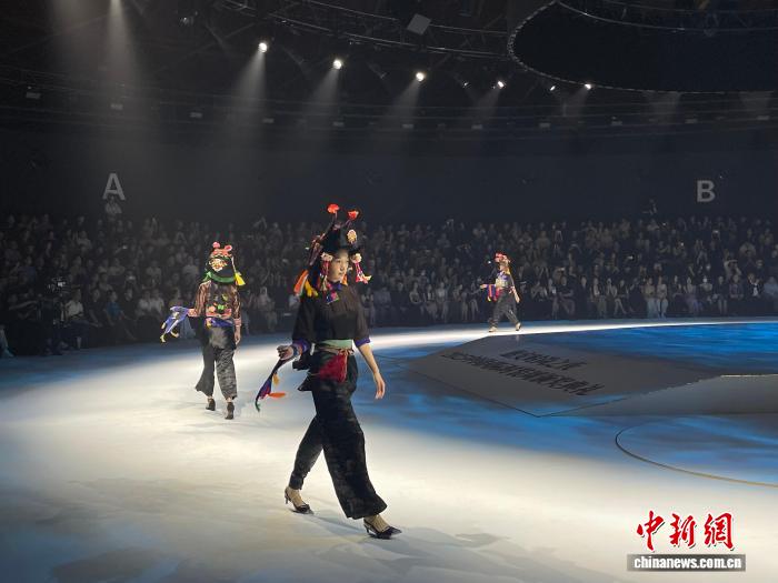 惠安女服饰亮相中国国际时装周