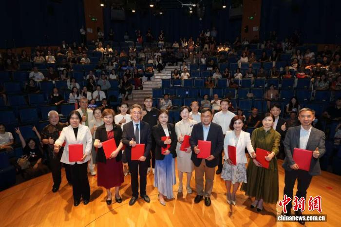全国25位皮肤科专家沪上倡议：科学关爱共抗特应性皮炎