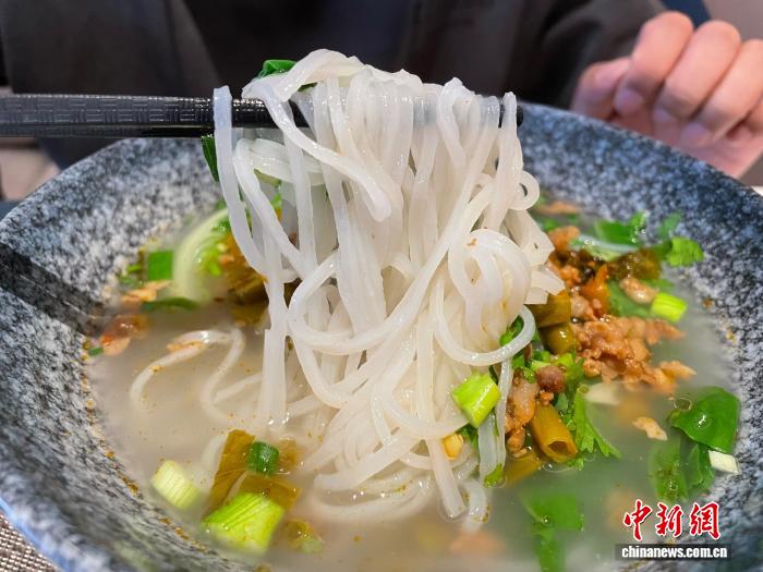 瑞丽早餐店制作的饵丝