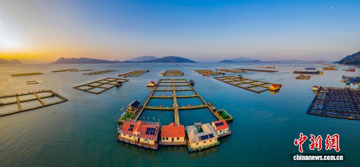 三都澳白基湾渔排景观