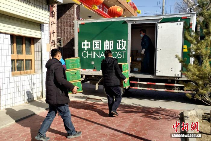 从“等客上门”到“卖向全国”：民勤特产借电商走出沙漠绿洲