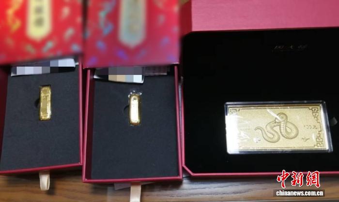 上海警方重拳出击：破获拉杆箱藏百万现金、黄金寄递洗钱案