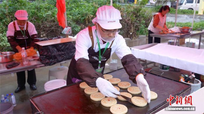 山西乡宁举办首届空心月饼大赛