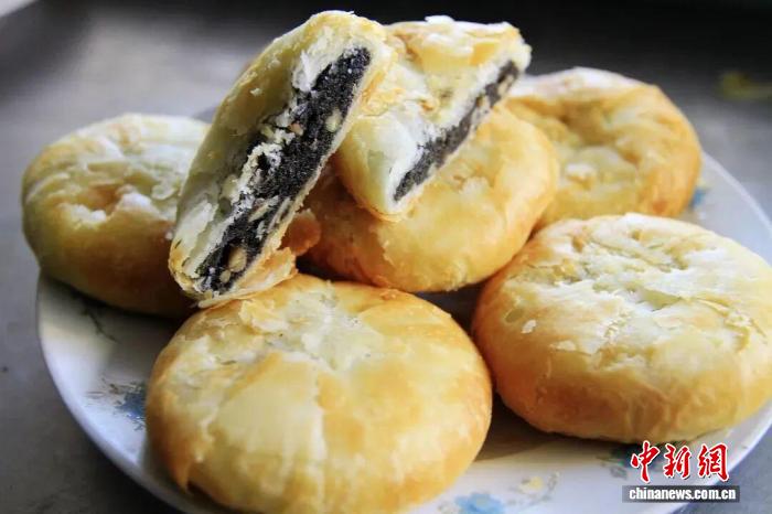 浙江古镇“月饼味”渐浓：老传统延续 新创意飘香