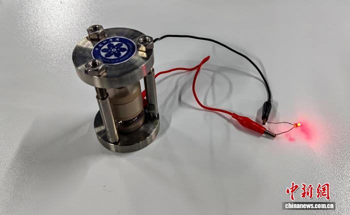 中国科研突破：全球首例氢负离子原型电池问世 开启储能新纪元