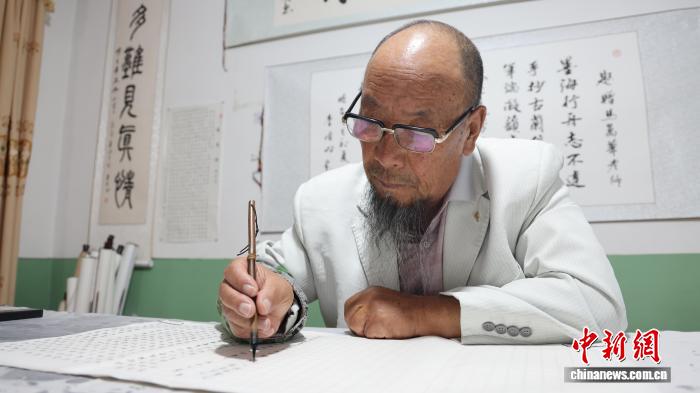 七旬农民马万华：百万字小楷装着“我的心里话”