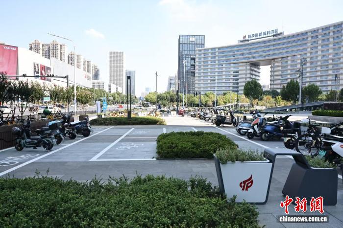 合肥高新区科大先研院地铁站旁非机动车停车区