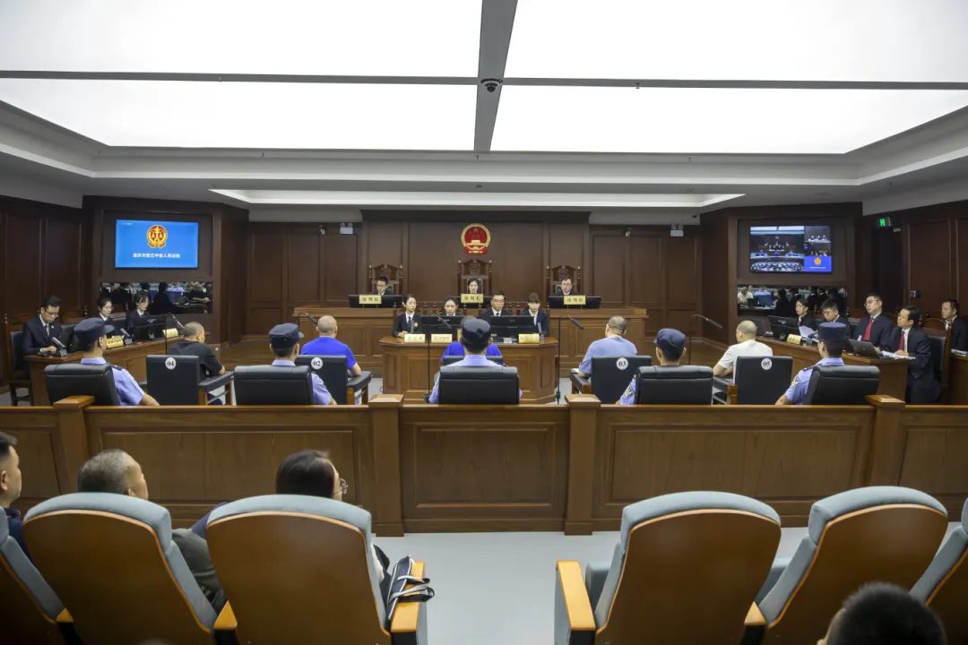 徐发启犯罪集团诈骗超11亿 一审开庭引关注