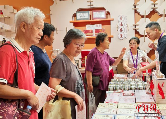 博览会现场市民参观