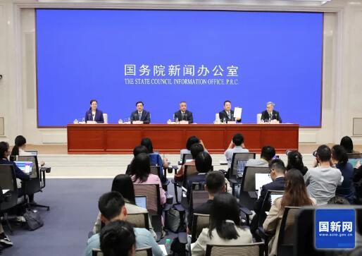新疆70年巨变：从毛驴车到电动车的民生跨越