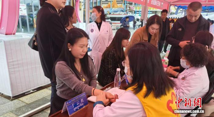 广东共青团“健康直通车”进西藏 志愿服务覆盖3.2余万人次