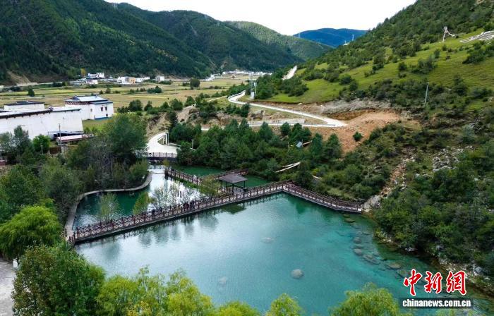 川西热打镇文旅突围：以周末经济撬动旅游新增长