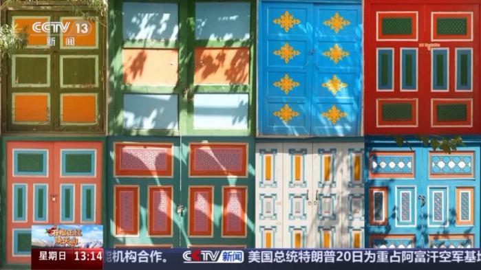 居民自主装饰的彩色大门