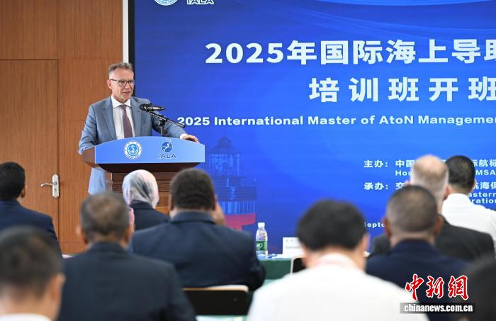 国际航标组织环球学院院长文森特致辞