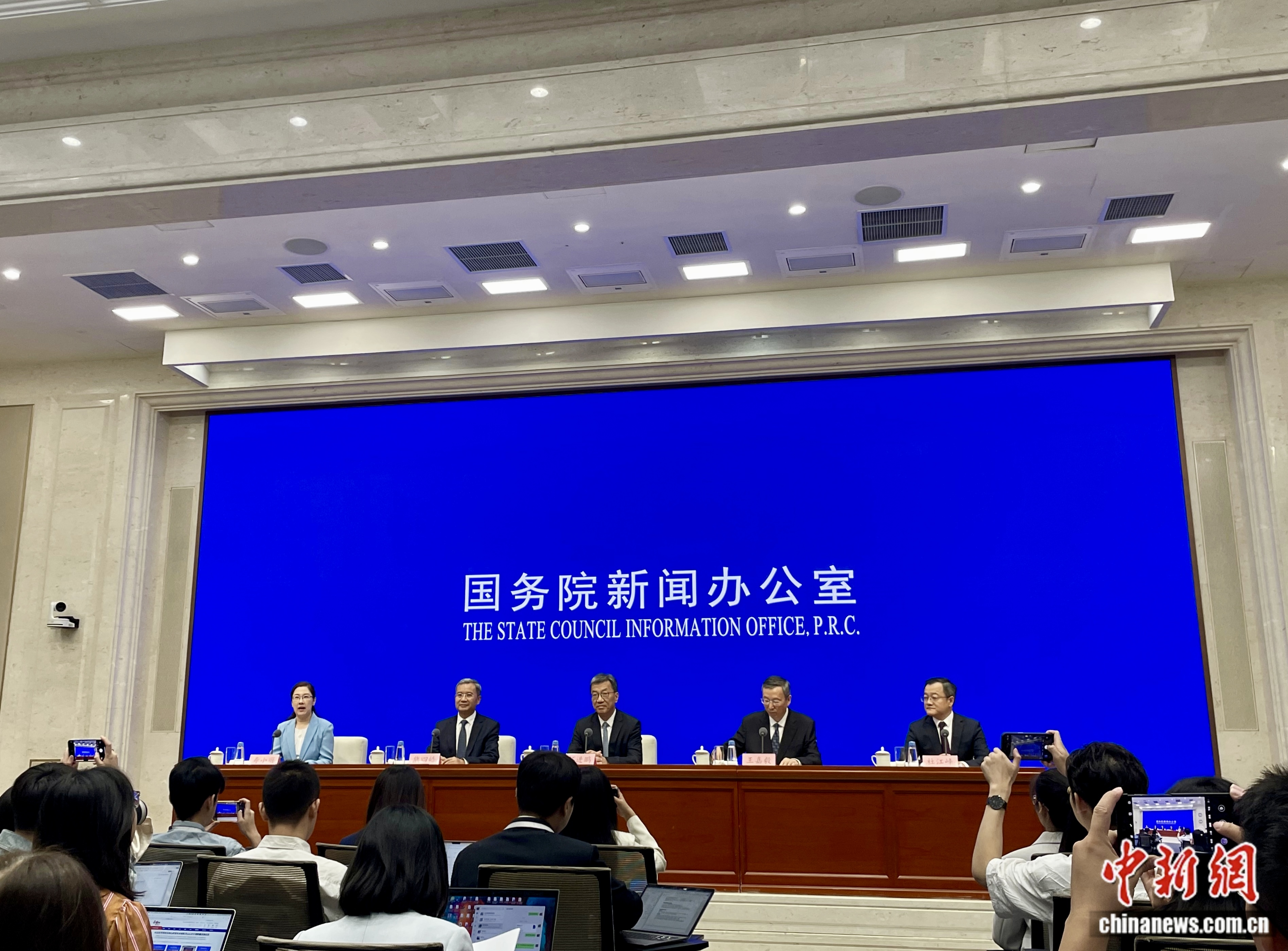 教育部：中国高等教育让更多年轻人有机会上大学