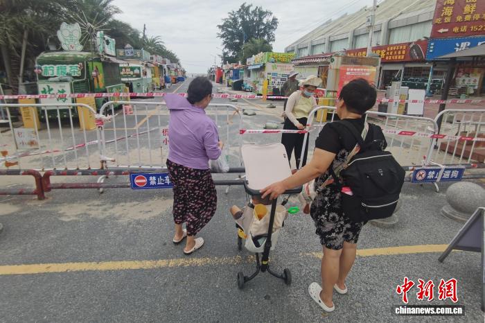 北海侨港海滩入口布置警戒线