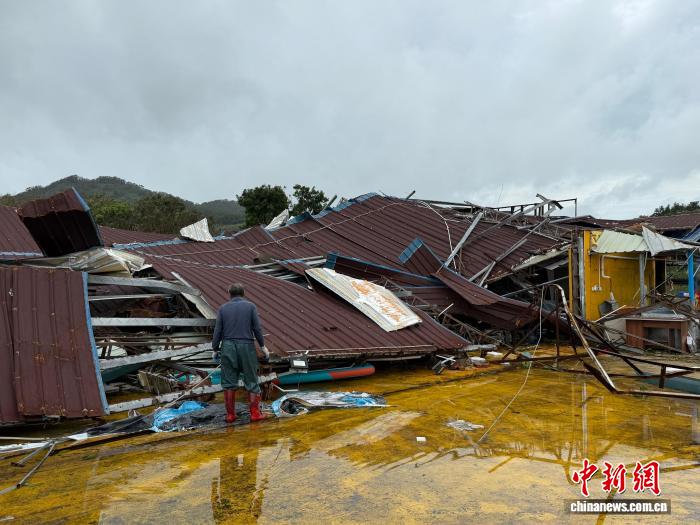 海陵岛台风后建筑损毁现场