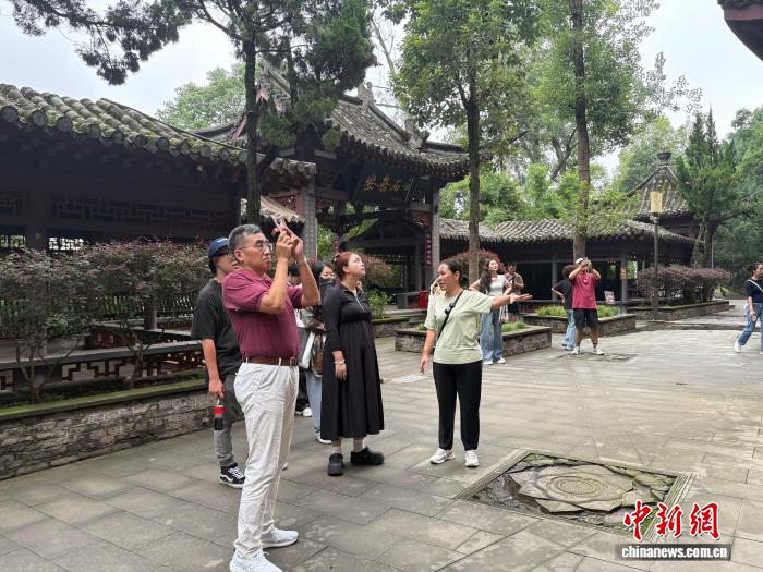 台湾自媒体人安岳石刻之行：科技赋能文物保护新体验