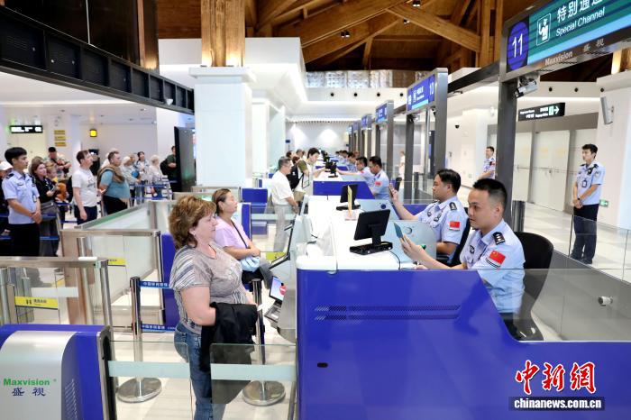 海南免签入境外国人近40万 三亚成境外游客热门目的地