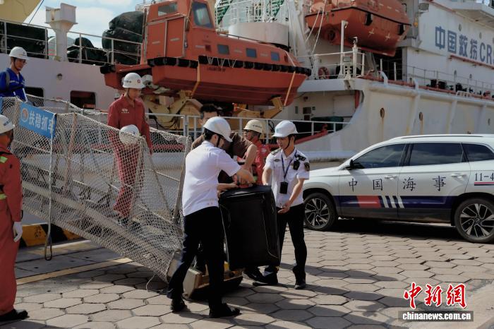 海南全力防御台风“博罗依” 海事部门紧急撤离海上人员