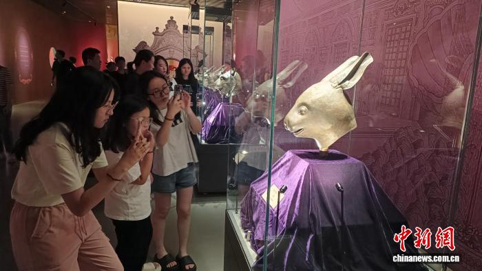 两岸青少年漳州共赏圆明园兽首 共叙中华情谊