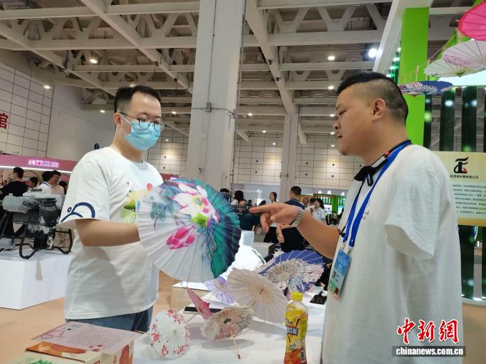 姚胜林与团队