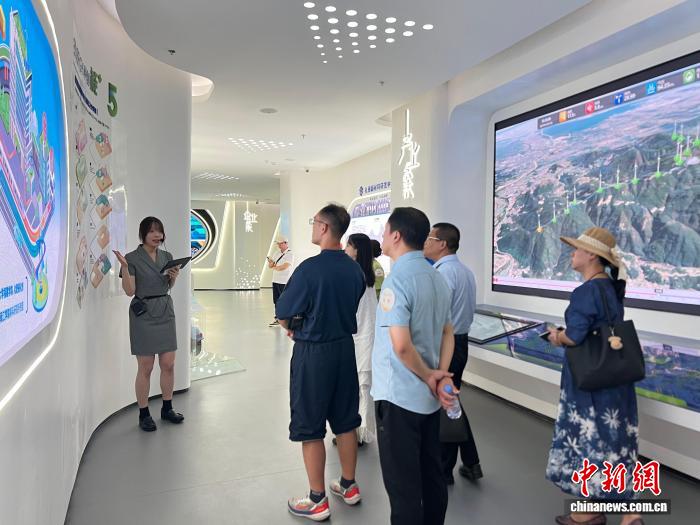 2025两岸青年中秋茶话会交流活动在福州举行