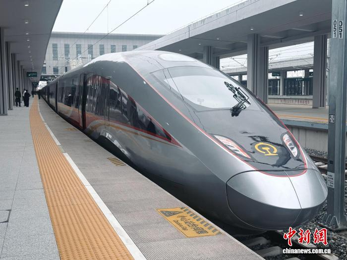 沈佳高铁沈白段复兴号动车组列车