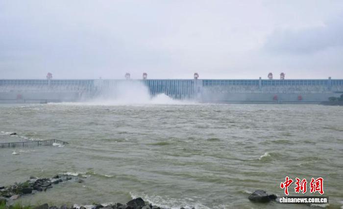 9月28日,三峡水库泄洪现场
