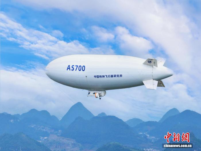 AS700载人飞艇飞越花江峡谷大桥
