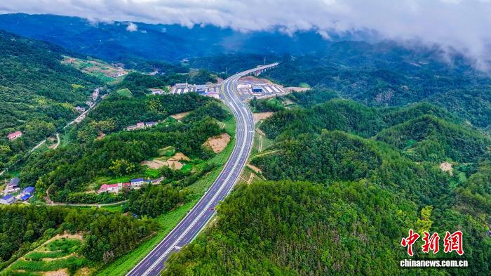 湖南炉慈高速9月29日通车 打造湘鄂黄金旅游新通道