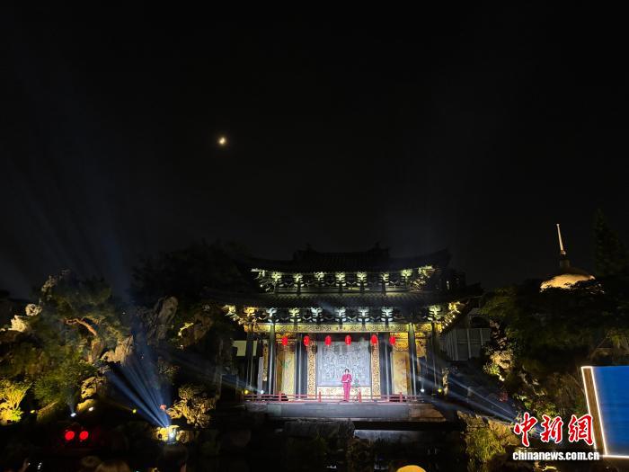 中秋诗会现场表演