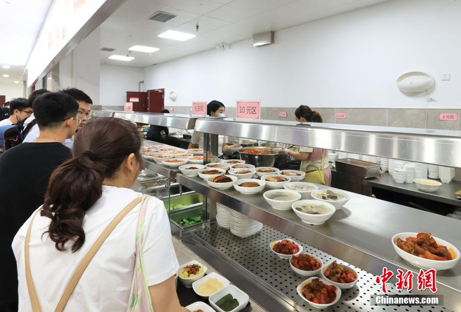 荣昌区政府机关食堂国庆开放现场