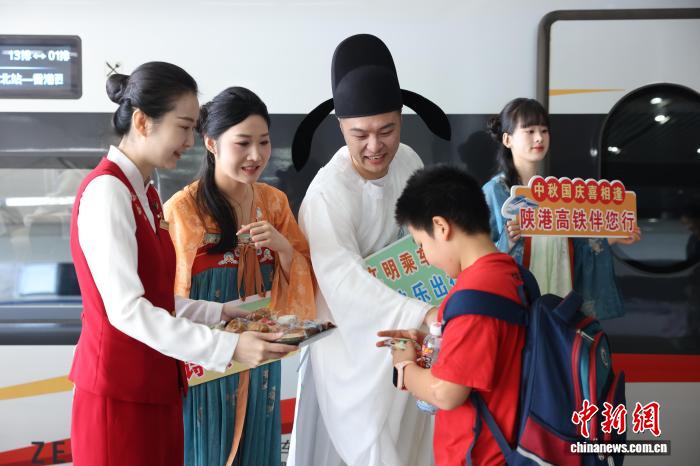 陕港高铁秋游新体验：唐诗相伴的文化之旅