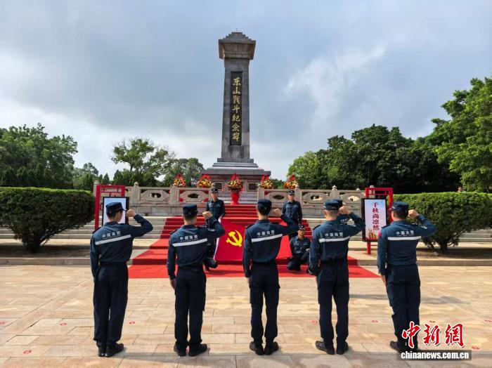 万里海疆寄哀思 福建漳州海警向先烈致敬