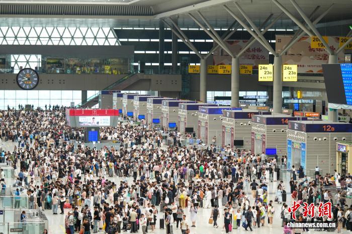 国铁集团郑州局双节期间计划开行1509列旅客列车应对客流高峰